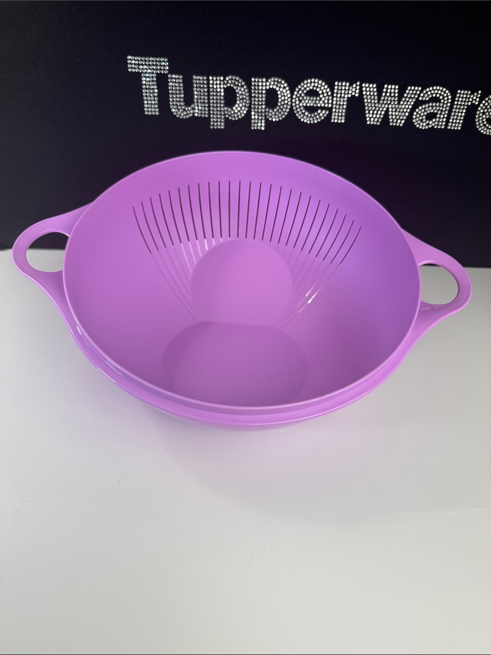 Tupperware Thatsa colander 19 cup Lilac Purple Strainer Fruit Vegetable Bowl new